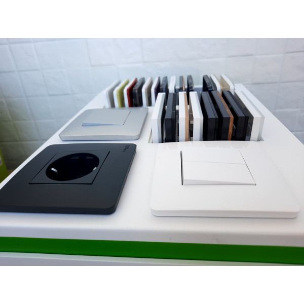 Розетка з з/к зі шторками, 16А + USB Type C, 2.1A, безгвин. клеми, алюміній, Unica NEW NU301730